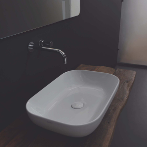 Acies 60 x 42 cm. <br>H13,5 cm.<br>Vit mat